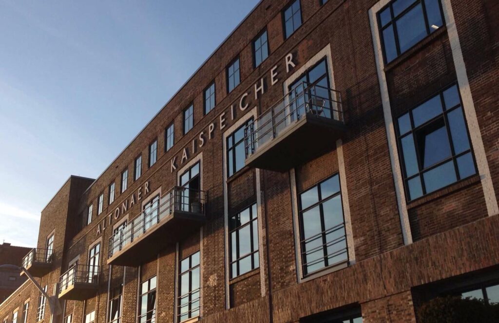 Altonaer Kaispeicher, Fassade Außen