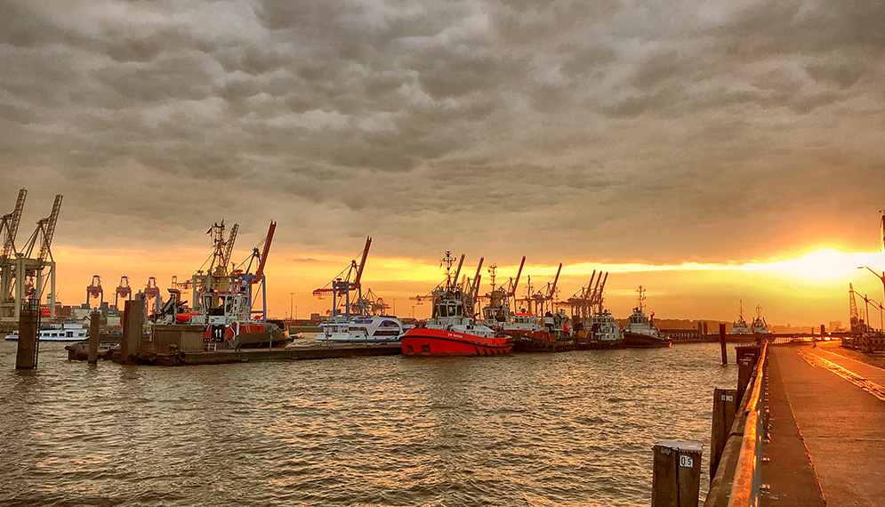 Pier 279, Location am Hafen mit Sonnenuntergang