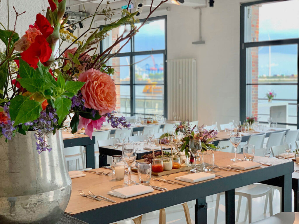 Event-Location Pier 279, gedeckte Tische