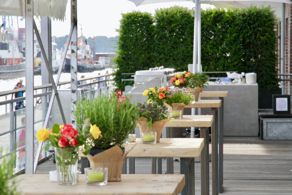 Sommerfest, Terrasse Hamburger Hafen