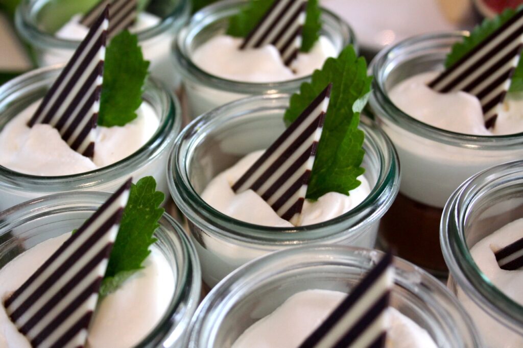 Hochzeitsfeier, Catering, Dessert Gläschen