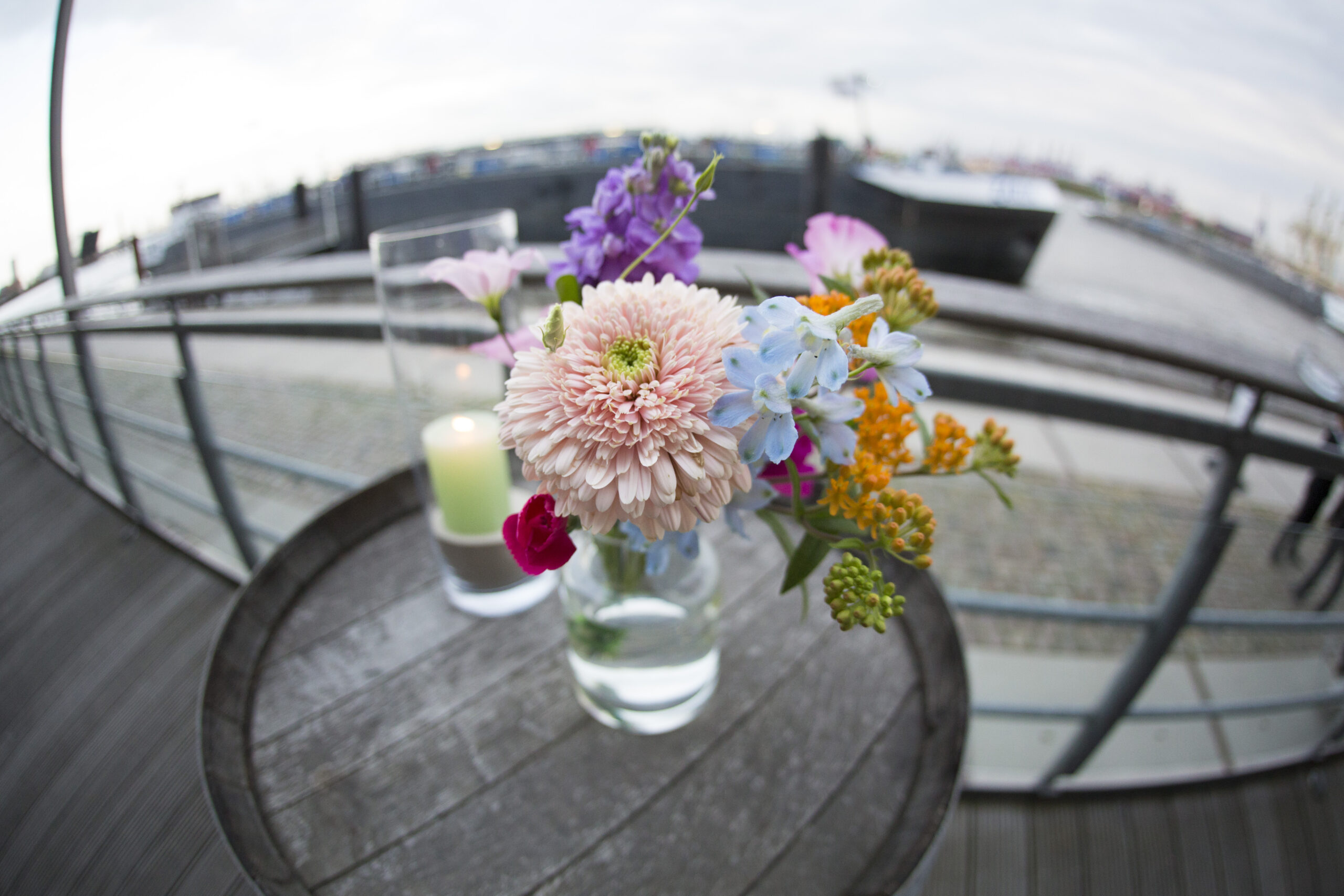 Sommerfest, Event, Blumendeko am Elbufer