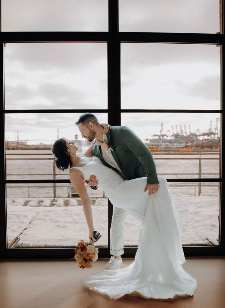 Hochzeit, Location, Brautpaar im Altonaer Kaispeicher