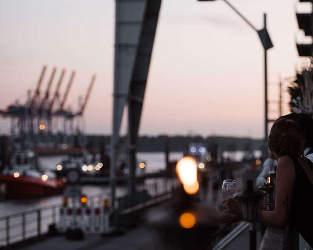 Hochzeit, Location, romantischer Blick auf den Hafen