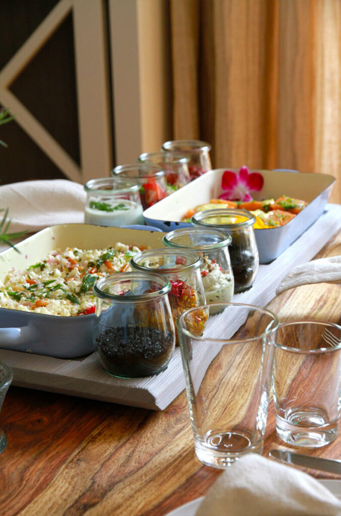 Vesper Diner, Catering, Schalen auf Tisch
