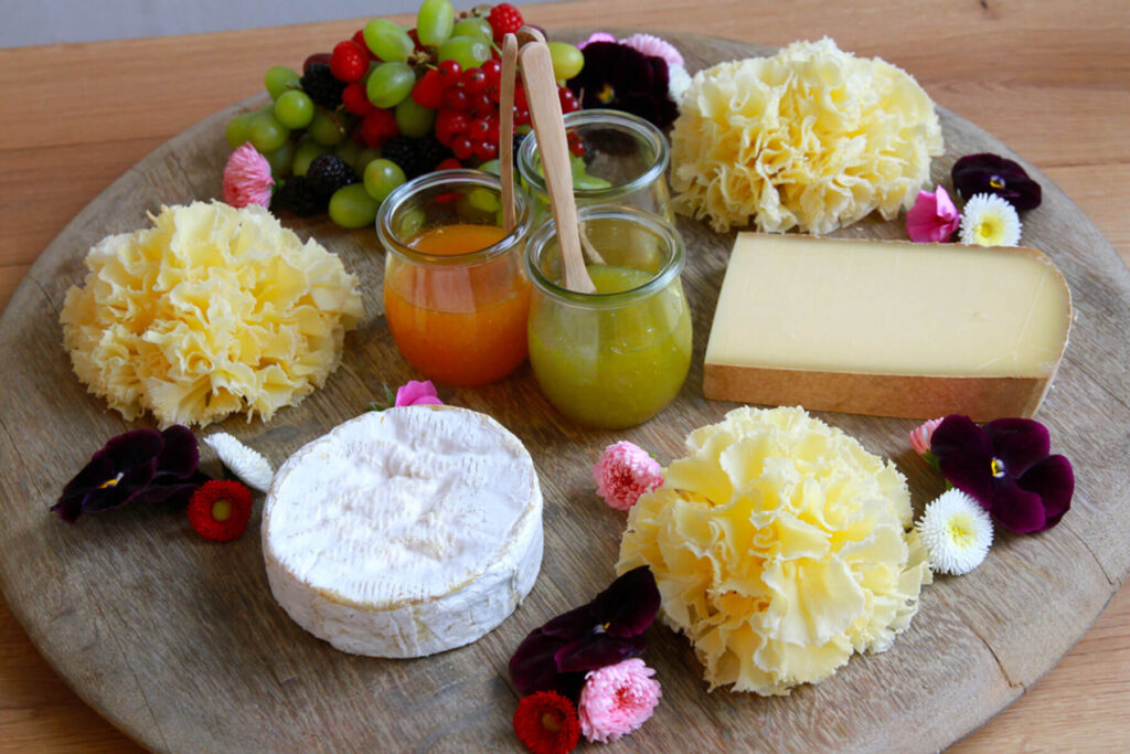 Vesper Diner, Catering, Käseplatte mit Senf und Trauben
