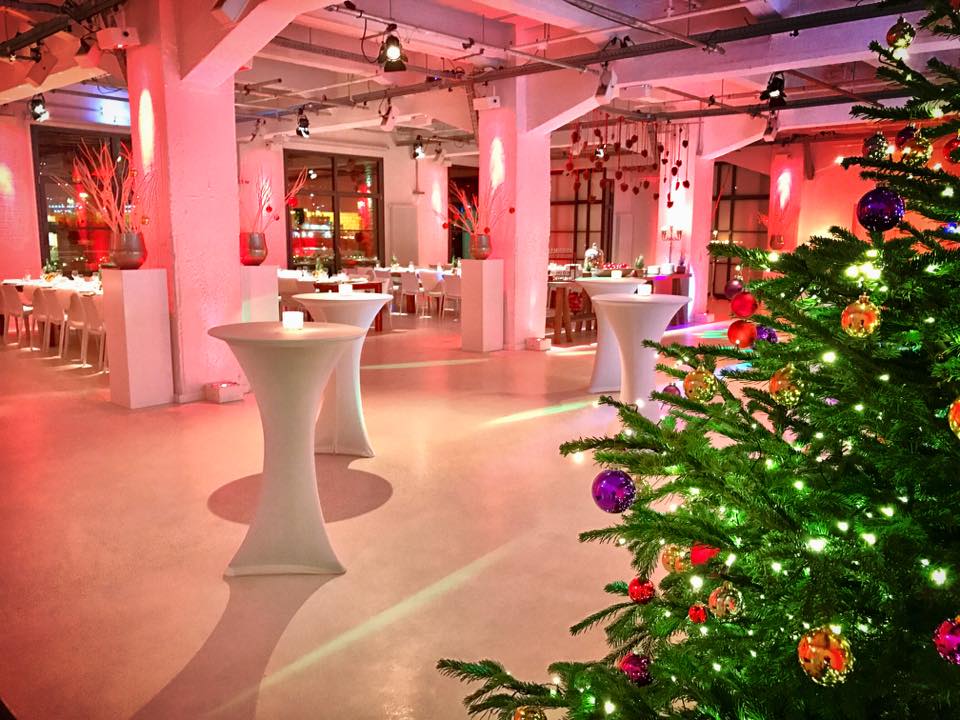 Weihnachtsfeier, Event-Location mit Tannenbaum
