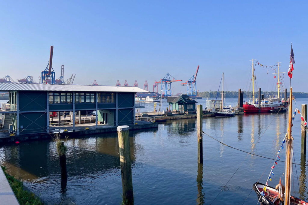Lieger Oevelgönne, Liegeplatz im Hamburger Hafen