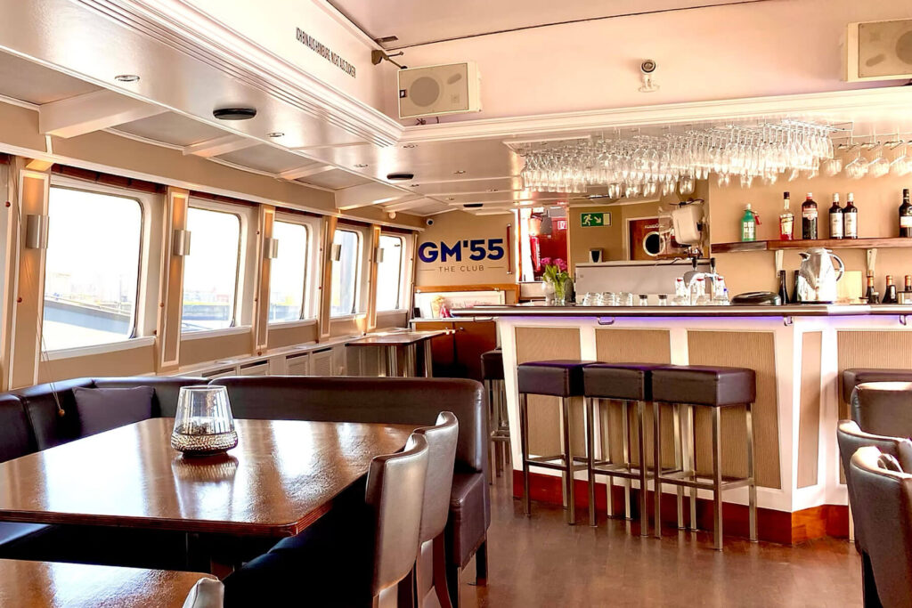 Grosser Michel, Eventschiff, Blick auf die Bar