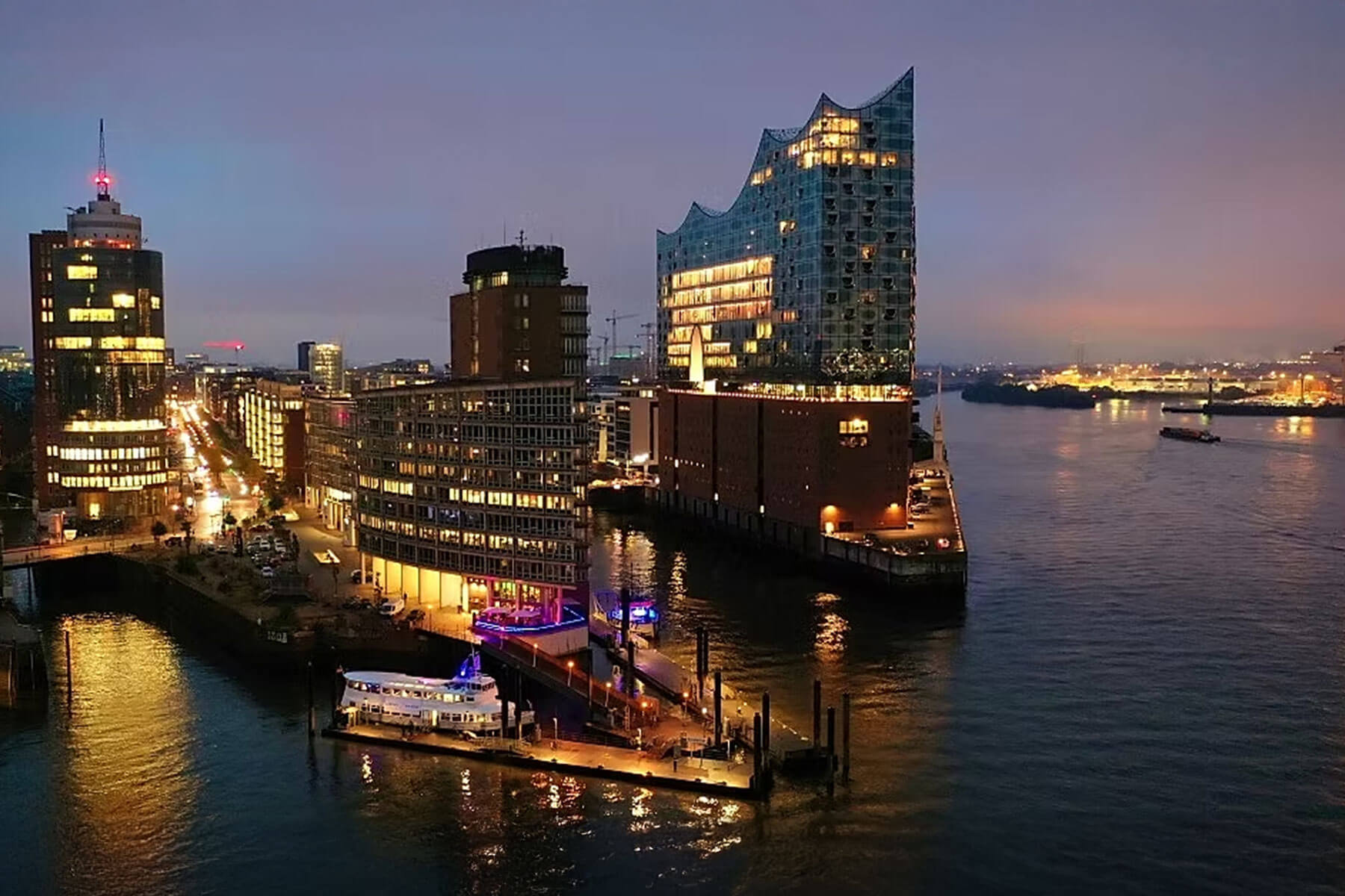 Grosser Michel, Liegeplatz des Eventschiffs in der Hafencity